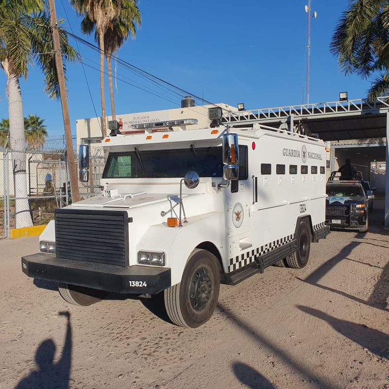 Trasladan GN, Sedena y PEP a reos desde el penal de Aguaruto