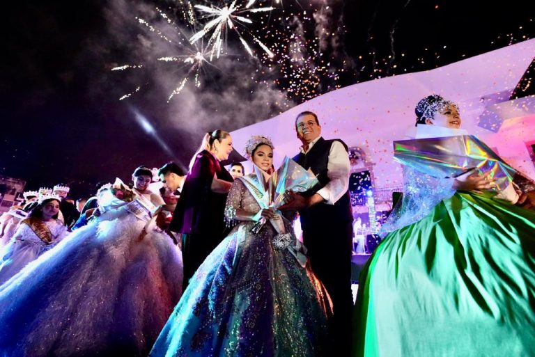 Víctor Quiroz y Melanie Alarcón, Rey y Reina Infantil del Carnaval Mazatlán