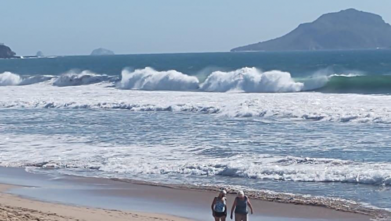 Por alto oleaje suspenden navegación de embarcaciones