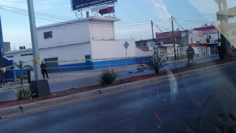 Muere ciclista atropellado por motocicleta