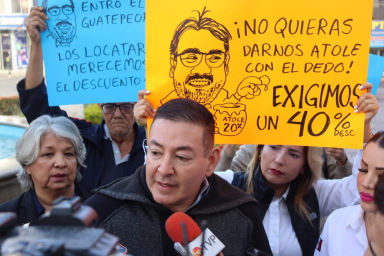 Exigen en protesta histórico descuento del 40% al predial comercial