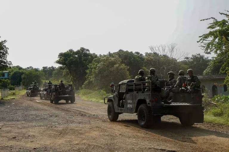 Muere coronel en emboscada a militares en Michoacán