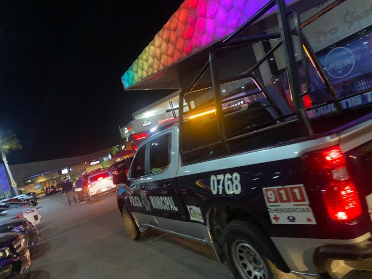 Desalojan a 500 en plaza de Culiacán por amenaza de explosivo