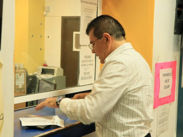 Encabeza alcalde de Mazatlán pago de predial 2023