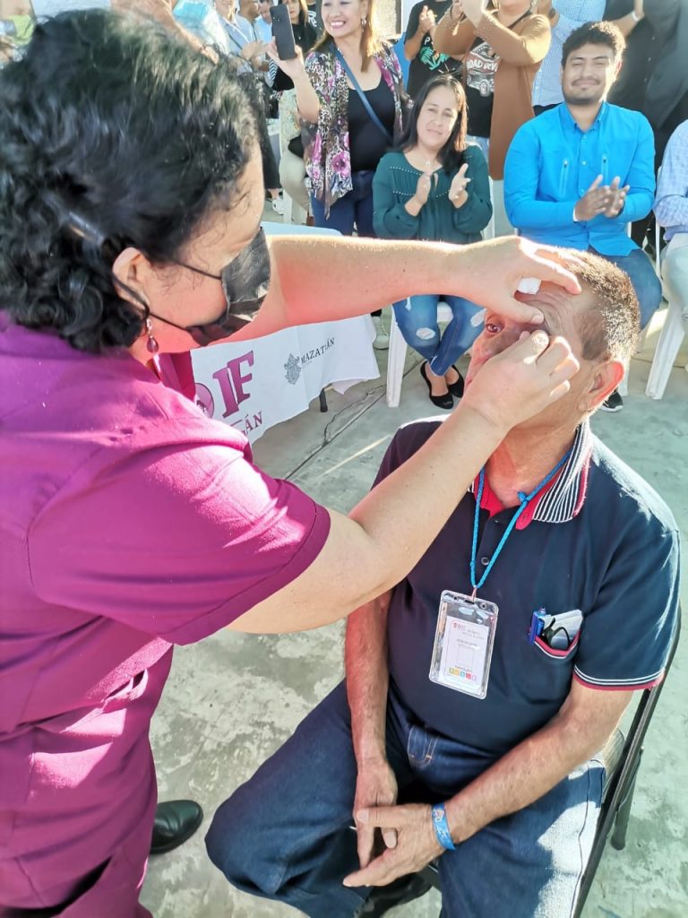 Benefician a 16 navolatenses con prótesis oculares