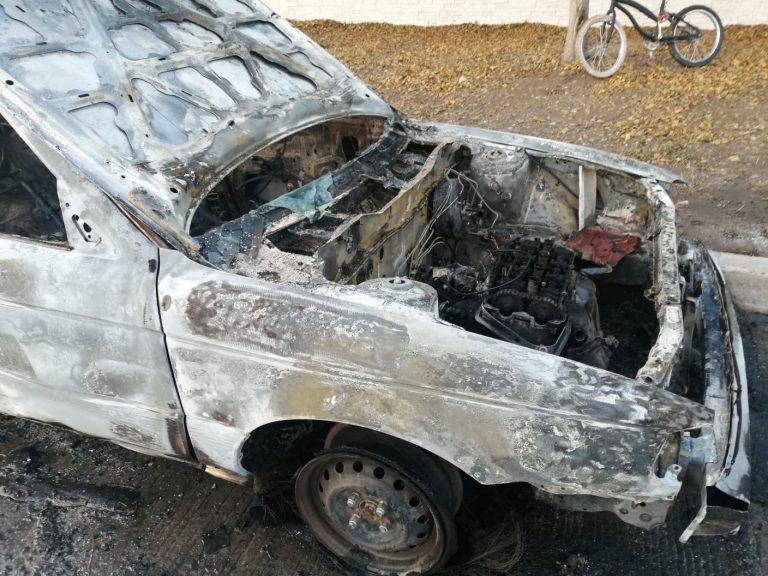 Otro auto quemado; suman 3 en Culiacán