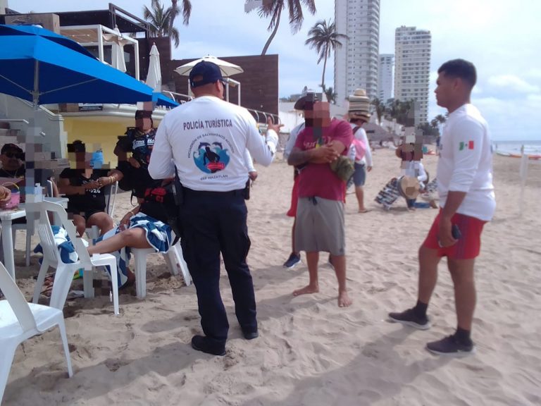 Atribuyen al mal tiempo desplome de paracaídas en Mazatlán
