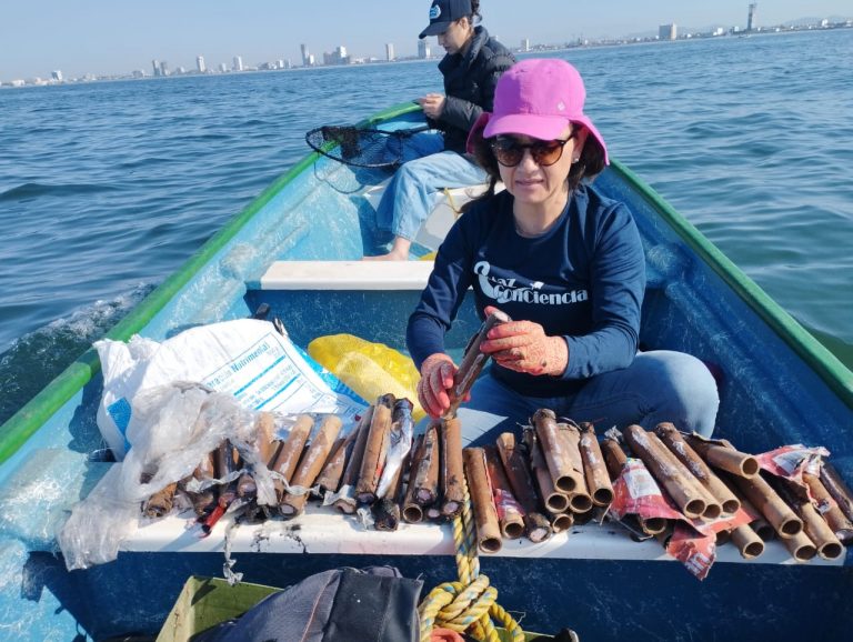 Los residuos que deja en Olas Altas la noche del Carnaval