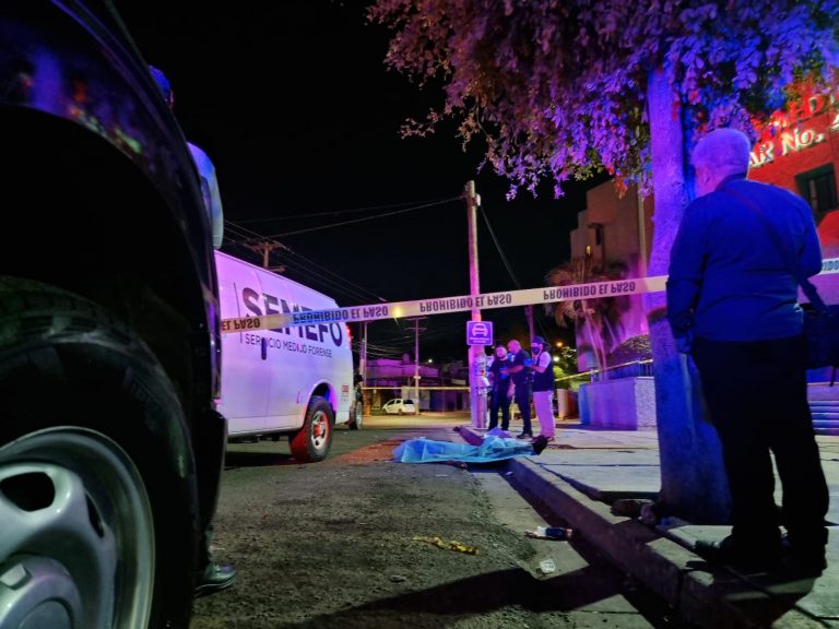 Abandonan cadáver afuera del IMSS Cañadas en Culiacán