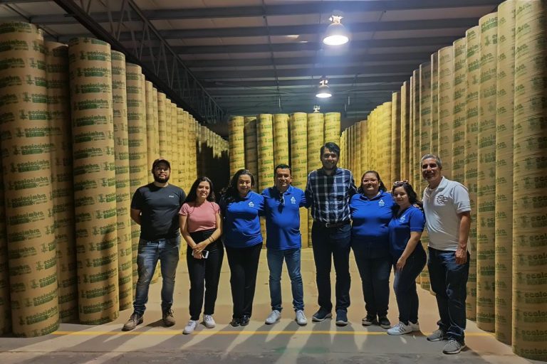 Abre en Navolato la primera refinería de sal, fábrica de cimbra y cartón