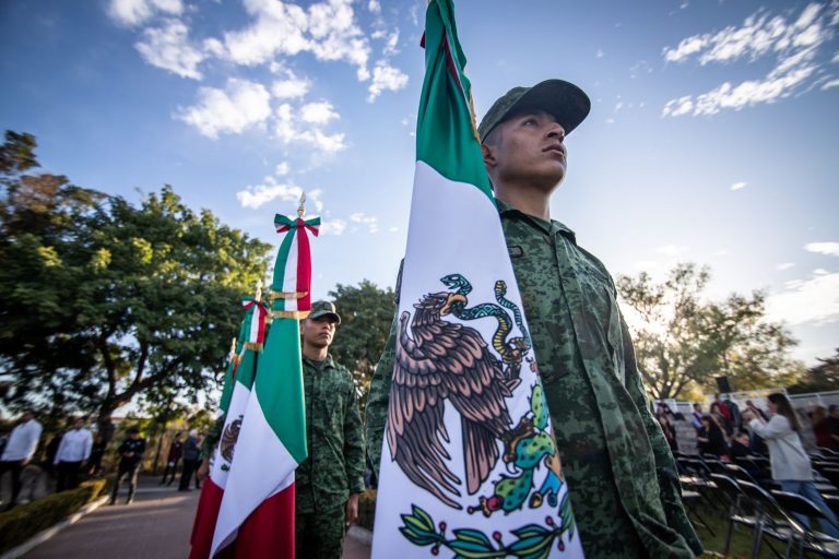 La Bandera estimula al gobierno y a una mejor nación: GVL