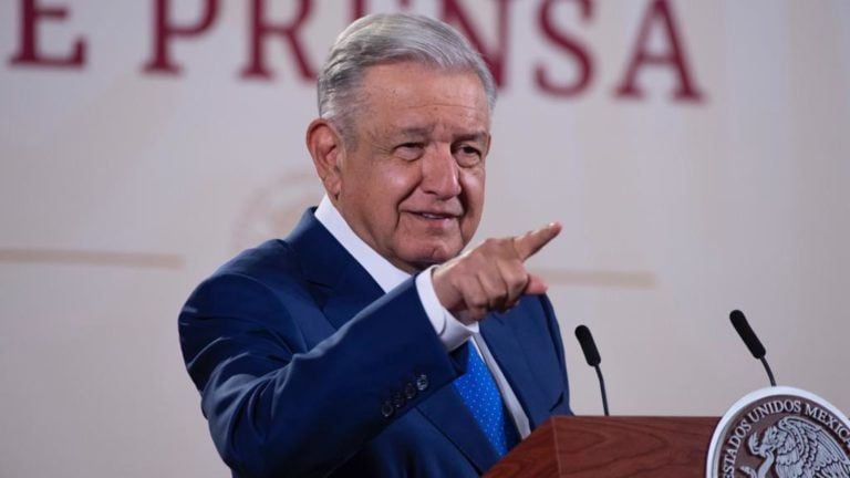 Resultó ‘Rey’ Zambada más derecho que abogados de García Luna, ironiza AMLO