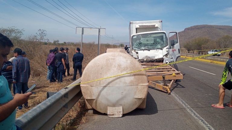 Fallece tractorista tras choque y atropellamiento en Los Becos