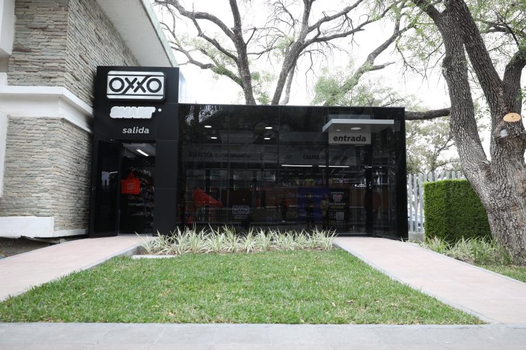 Abre Oxxo su primer tienda sin cajas y con inteligencia artificial