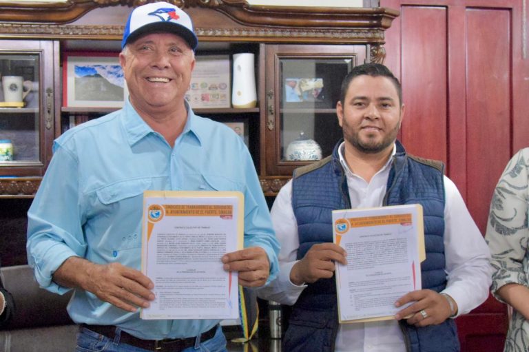 Pacta alcalde de El Fuerte con sindicato becas y aumento salarial