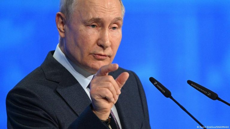 Corte Penal Internacional emite orden de detención contra Putin