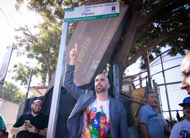 Reconoce Culiacán al beisbolista Óliver Pérez