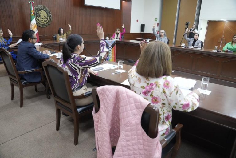 Exigen PAS y Morena justicia para Reina de la Diversidad