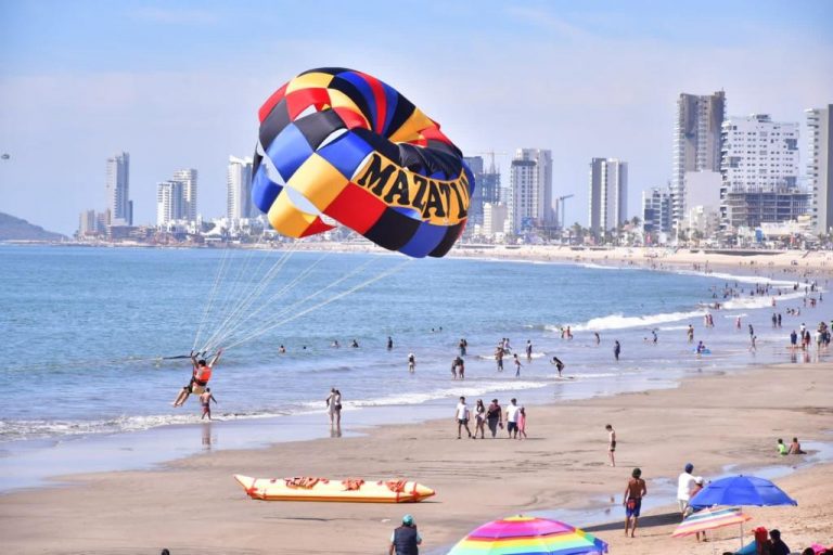 Destaca Mazatlán como destino de playa nacional en ‘puente’