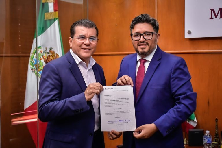 Nombra Mazatlán Oficial Mayor a Rogelio Olivas