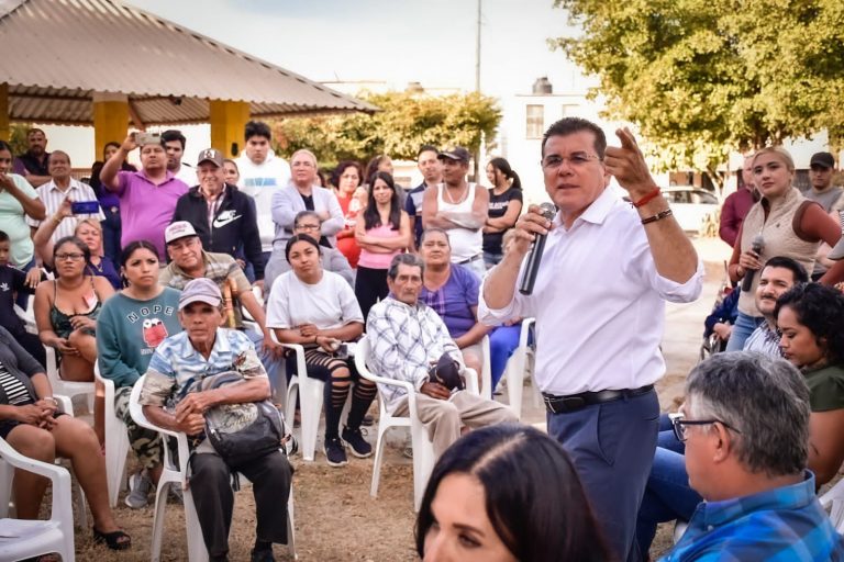 Promete alcalde regularizar invasión Bugambilias