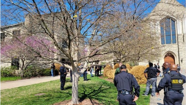 Mujer mata al menos a 3 niños y 3 adultos en escuela de EU