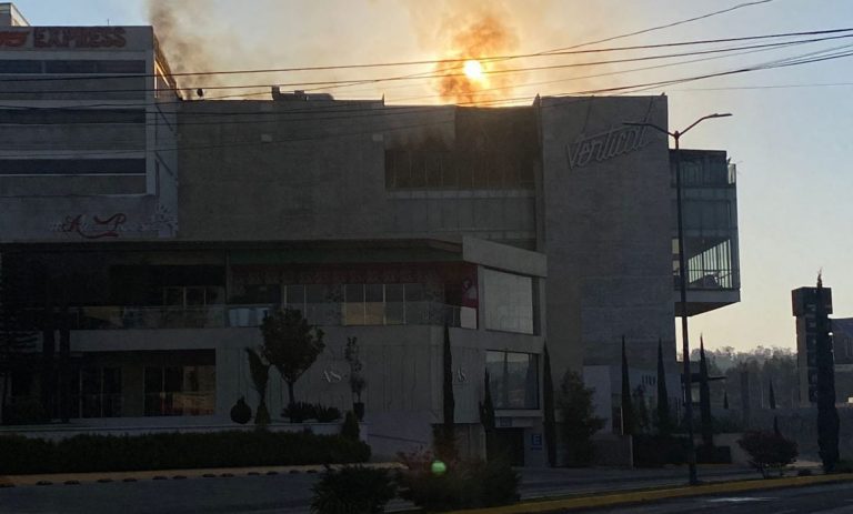 Rocían gasolina y arrojan bombas a bares en Morelia
