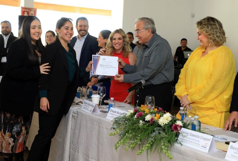 Reconocen como Ciudadano del Año a sinaloenses ejemplares