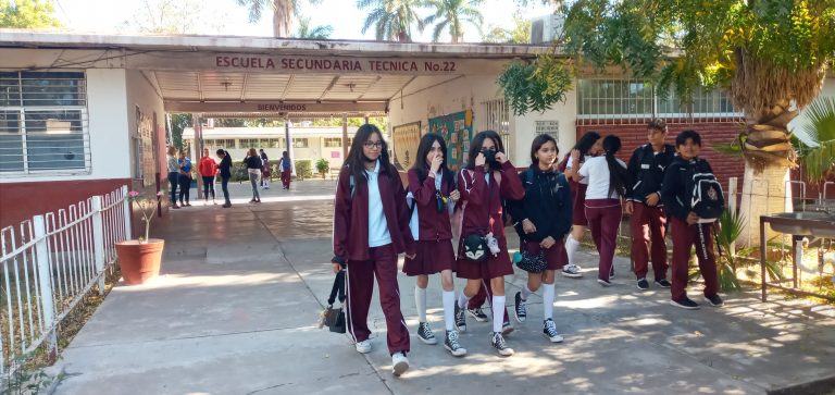 Otra vez sin clases en secundaria de Navolato por protesta