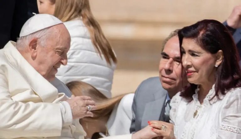 Abre el Papa voto a laicos, incluidas las mujeres, en el Sínodo