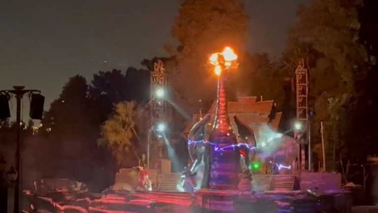 Sufre incendio parque Disneyland en California
