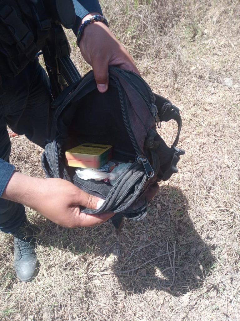 Incautan a motociclista fentanilo tras persecución