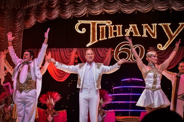 Disfrutan niños del albergue espectacular noche de circo