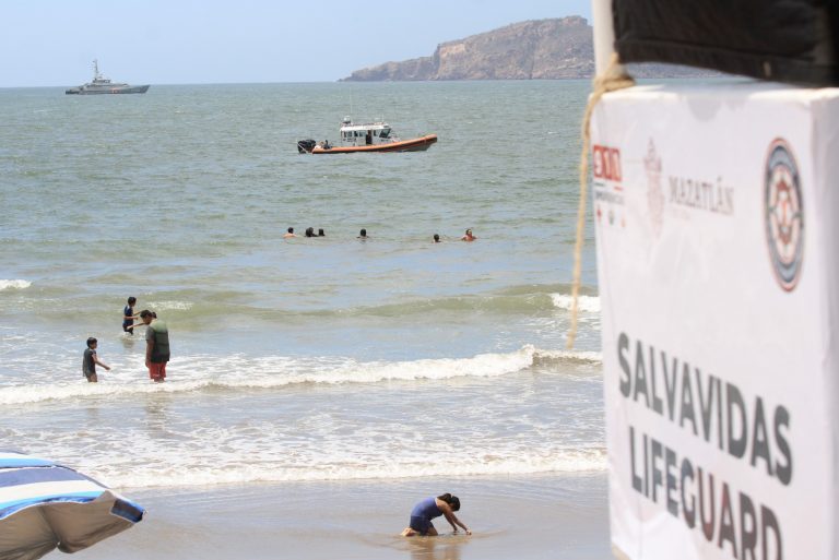 Suman costera mazatleca 38 mil 500 bañistas