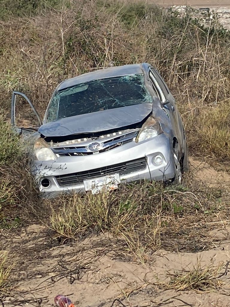 Dos mujeres heridas tras volcadura en Altata