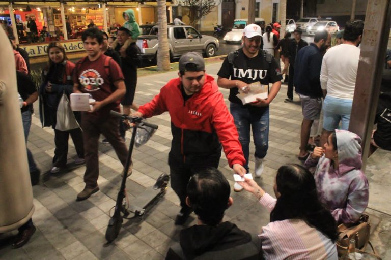 Reparte Mazatlán condones en zona de playas