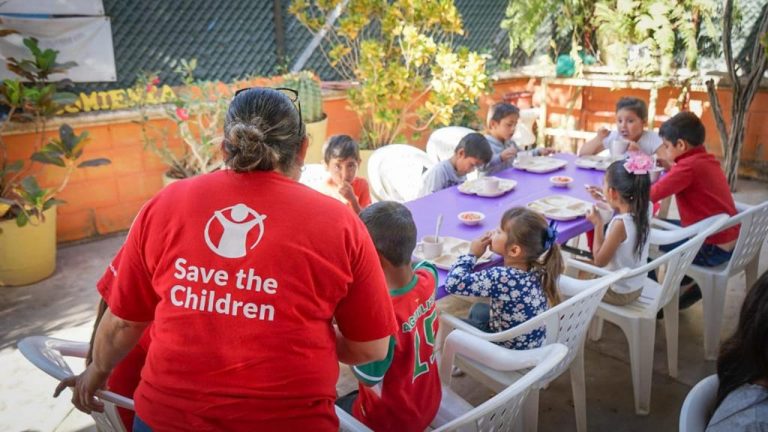 Garantizan comida caliente a niños jornaleros y migrantes en Ahome