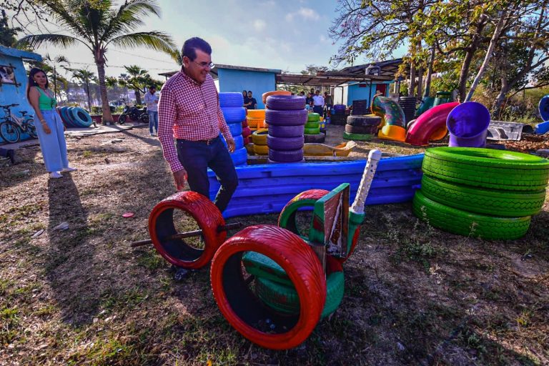Anuncia alcalde equipamiento de 100 espacios con juegos infantiles
