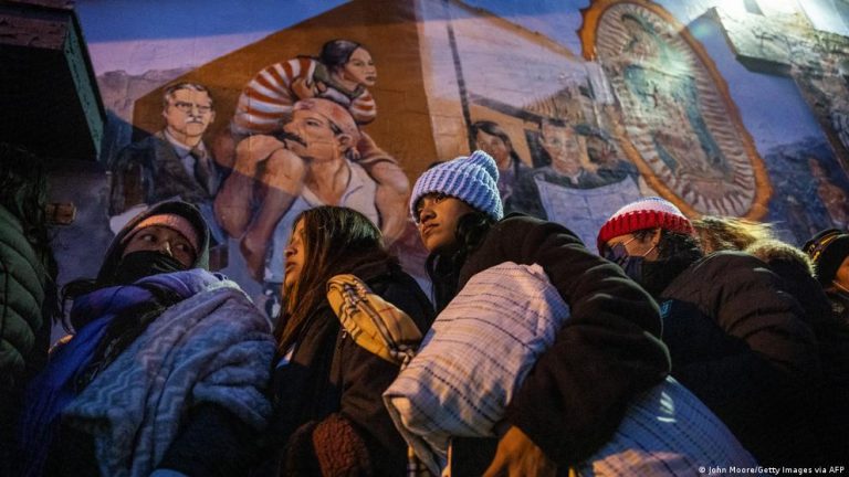 Cada vez más migrantes deportados de EU van a quedarse en México