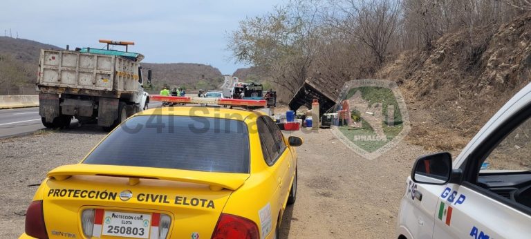 Vuelca camioneta en Maxipista; hay un herido