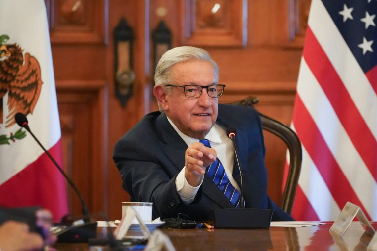 AMLO pide no votar por Ron DeSantis