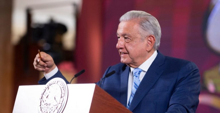 Mis hijos no son corruptos: AMLO, pero admite red de contratos