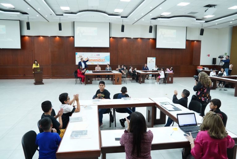 Llegan niños al Congreso para ser diputados