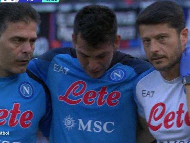 ‘Chucky’ Lozano se lesiona en pleno encuentro con el Napoli