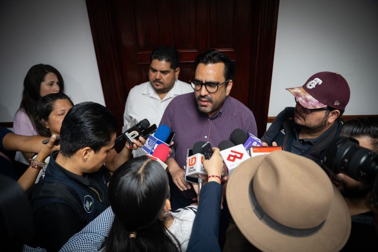 ¡Amor con amor se paga! Privilegia Culiacán a sindicato con becas