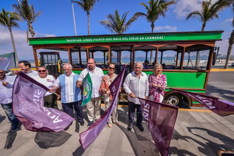 Estrena Mazatlán tranvía turístico
