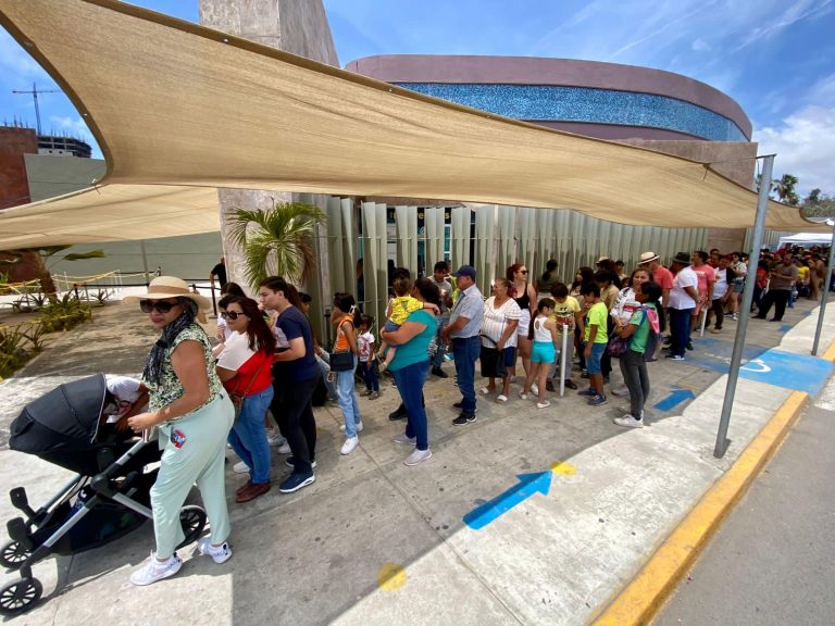 Despiden con largas filas último día del Acuario Mazatlán