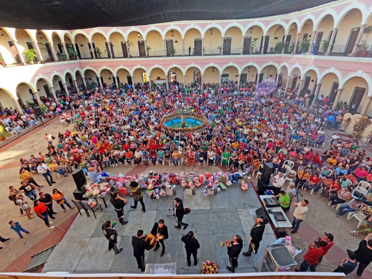 Llena El Fuerte plaza por Día de las Madres
