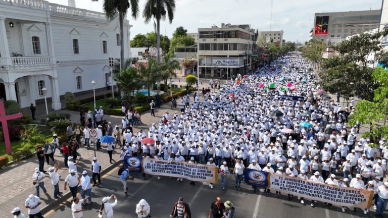 Cuenta la UAS 25 mil en desfile prodefensa de la autonomía