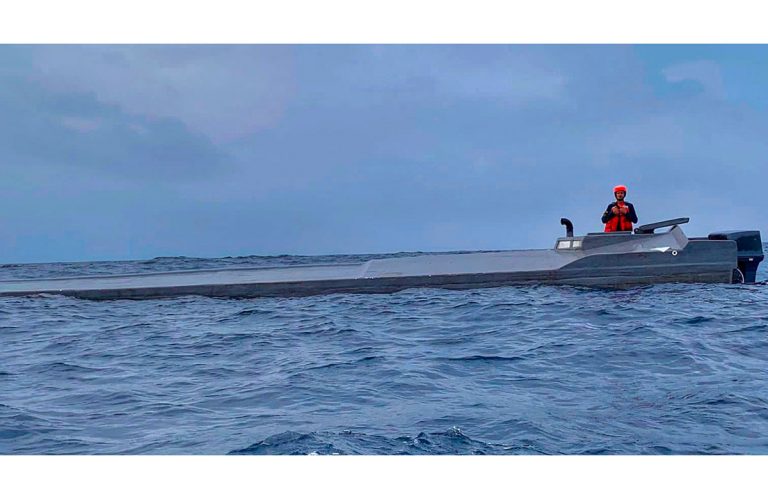 Incautan el narcosubmarino más grande de la historia de Colombia